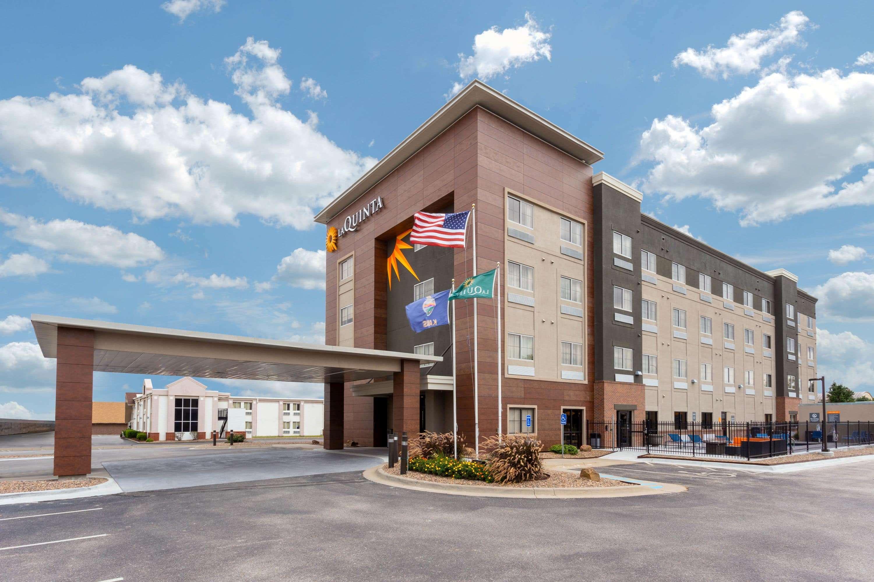 Hotel La Quinta By Wyndham Wichita Airport Exterior foto
